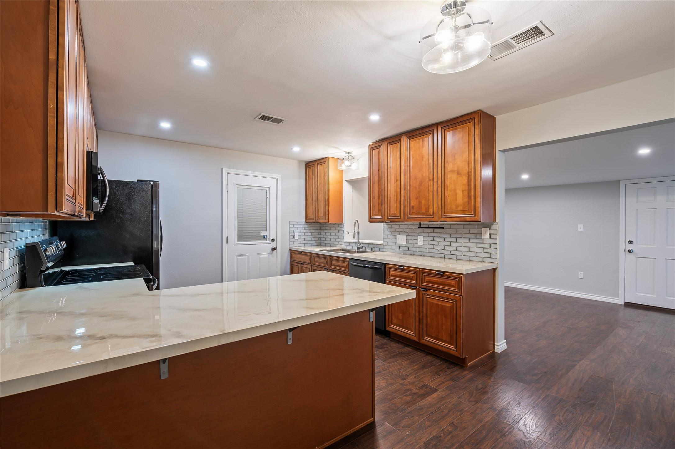 Image 4: kitchen view
