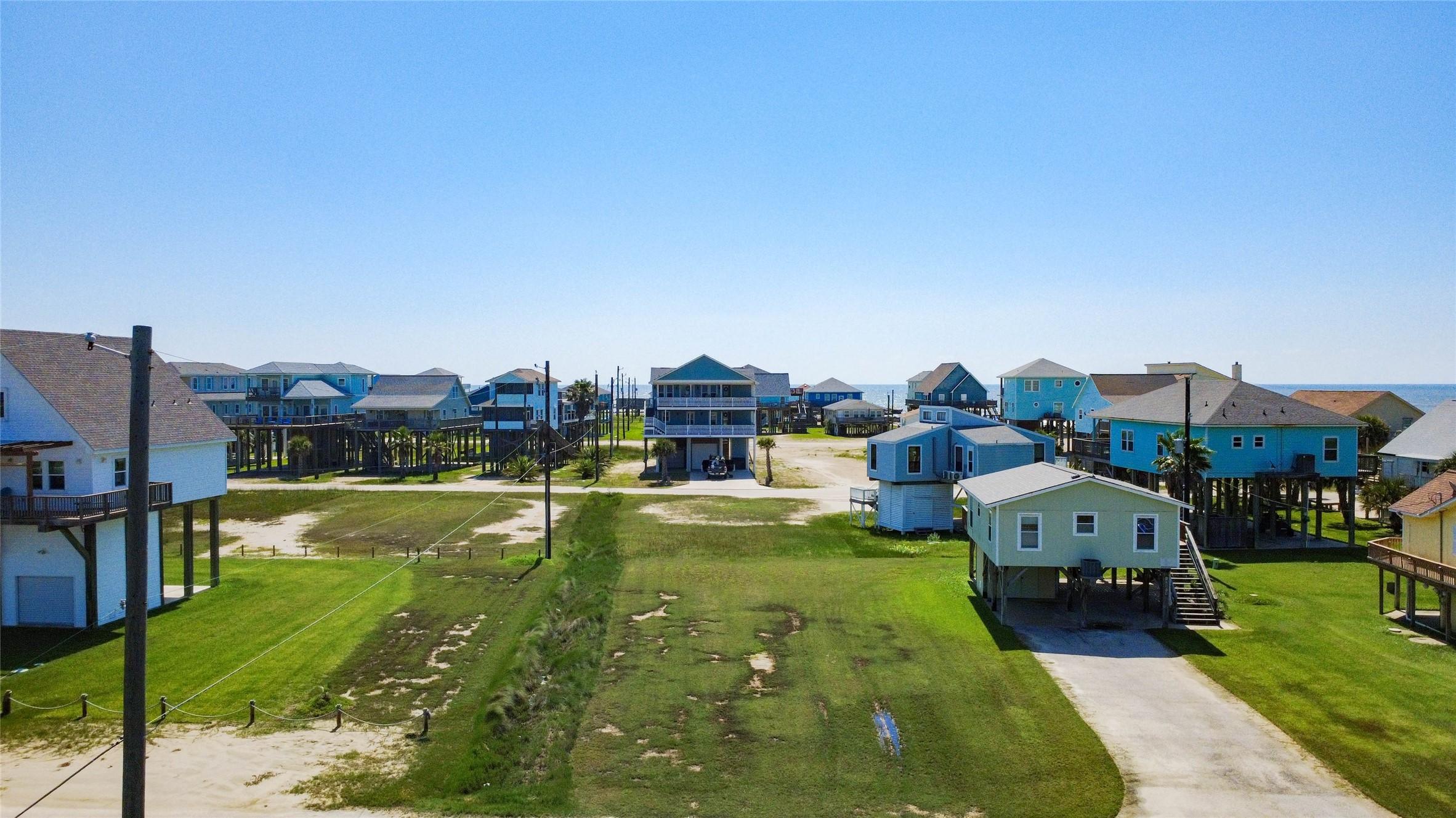 Image 4: Houses of all sizes and styles can be found within