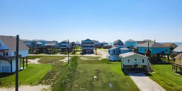 Image 4: Houses of all sizes and styles can be found within