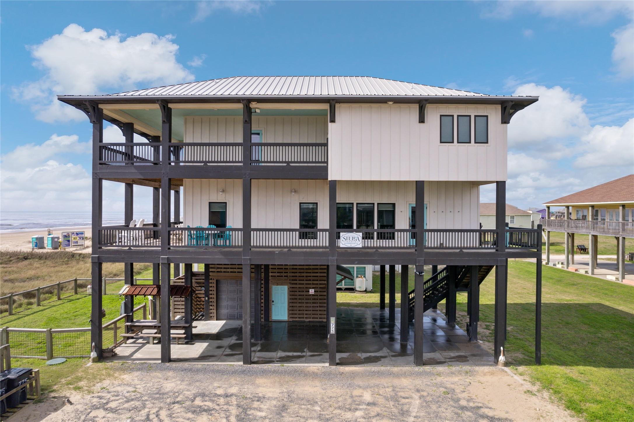 Image 4: A stunning 5(6)-bed, 5.5-bath retreat where sunris
