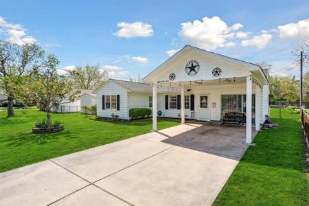 408 N Circle Drive