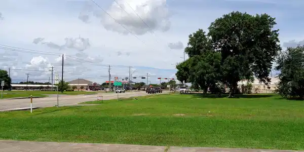 Image 2: Busy cross streets of Loop 197 & 29th St N