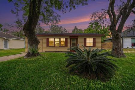 602 Azalea Drive