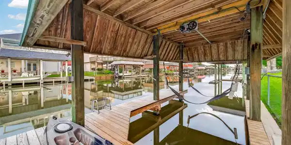 Image 4: Bring your boat to your very own boat house