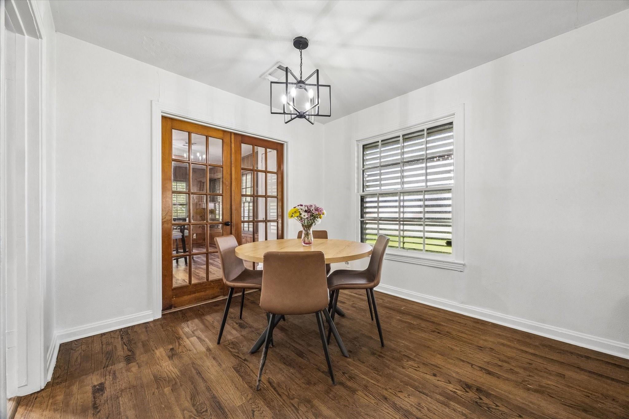 Image 4: Dining room with entry into kitchen combo