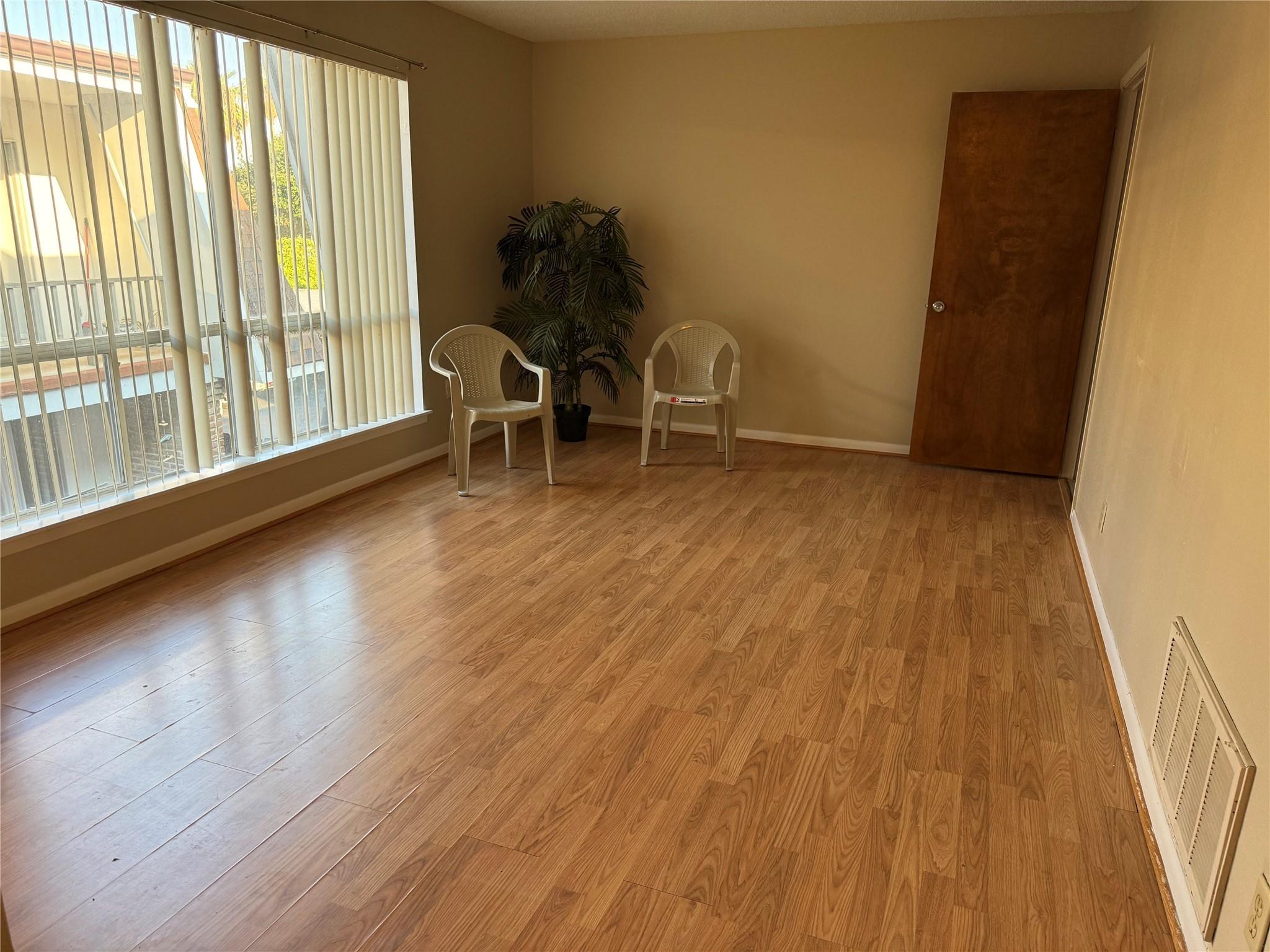 Image 1: Livingroom/Dining Combo from front door