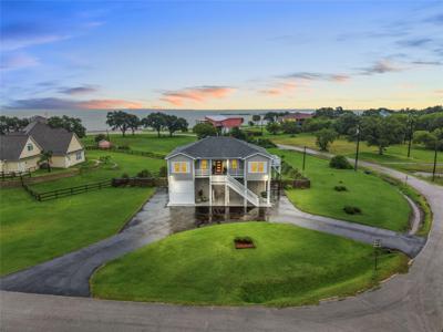 4 Shore Acres Circle