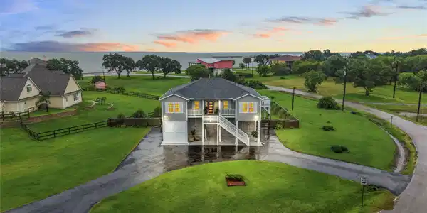 4 Shore Acres Circle