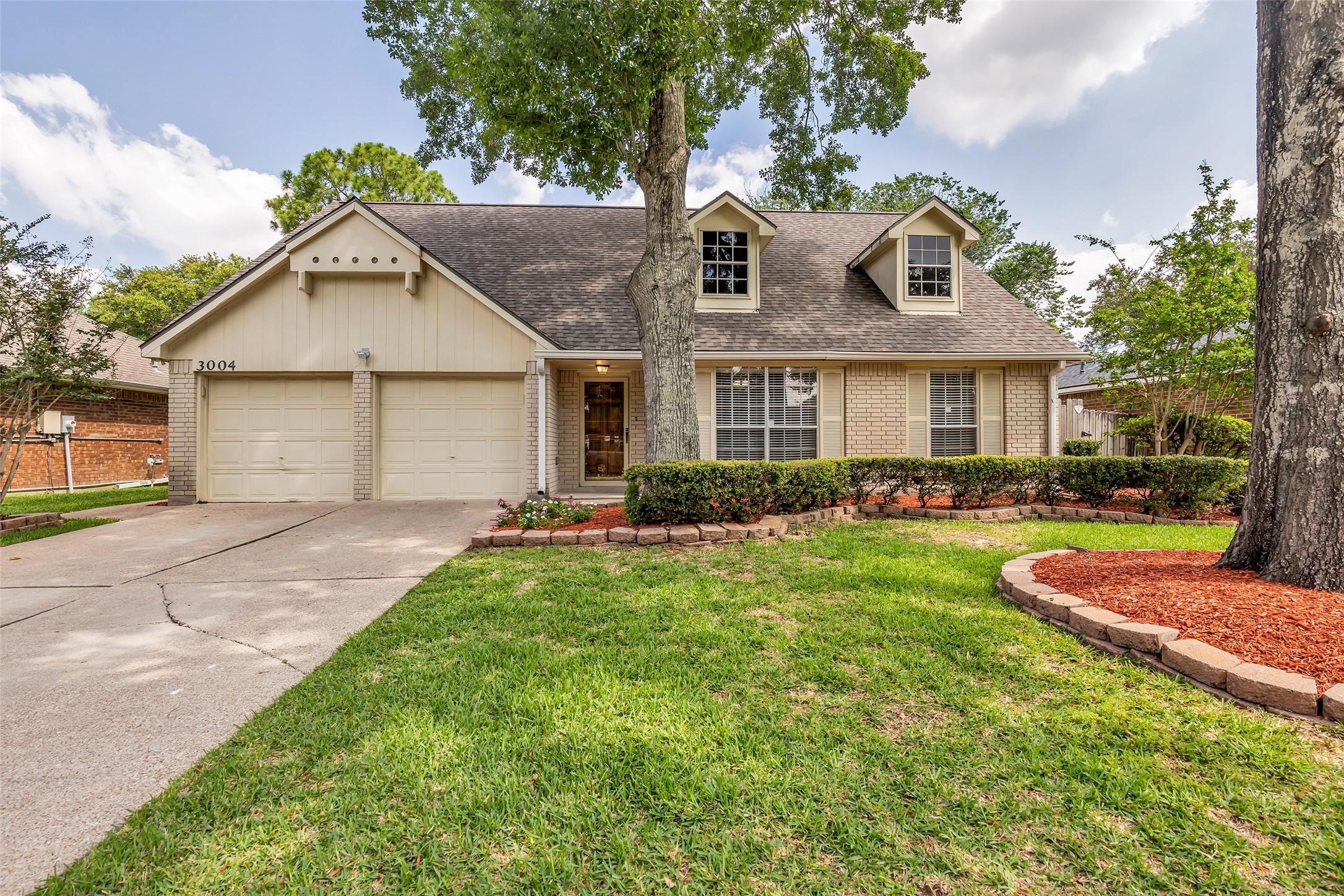 Image 1: Welcome to 3004 Cloverdale!