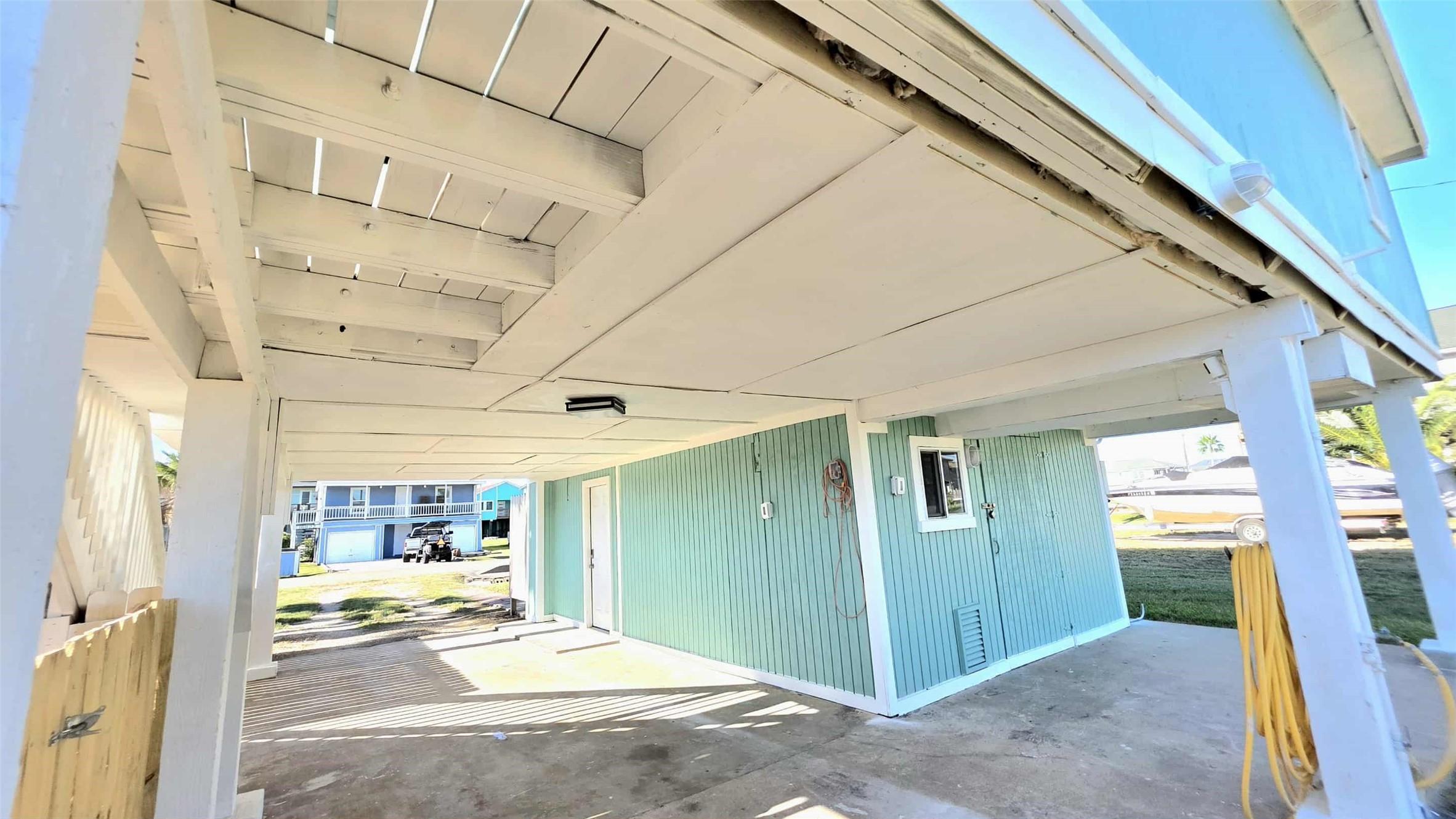 Image 4: Carport - Plenty of space to park your cars, boats