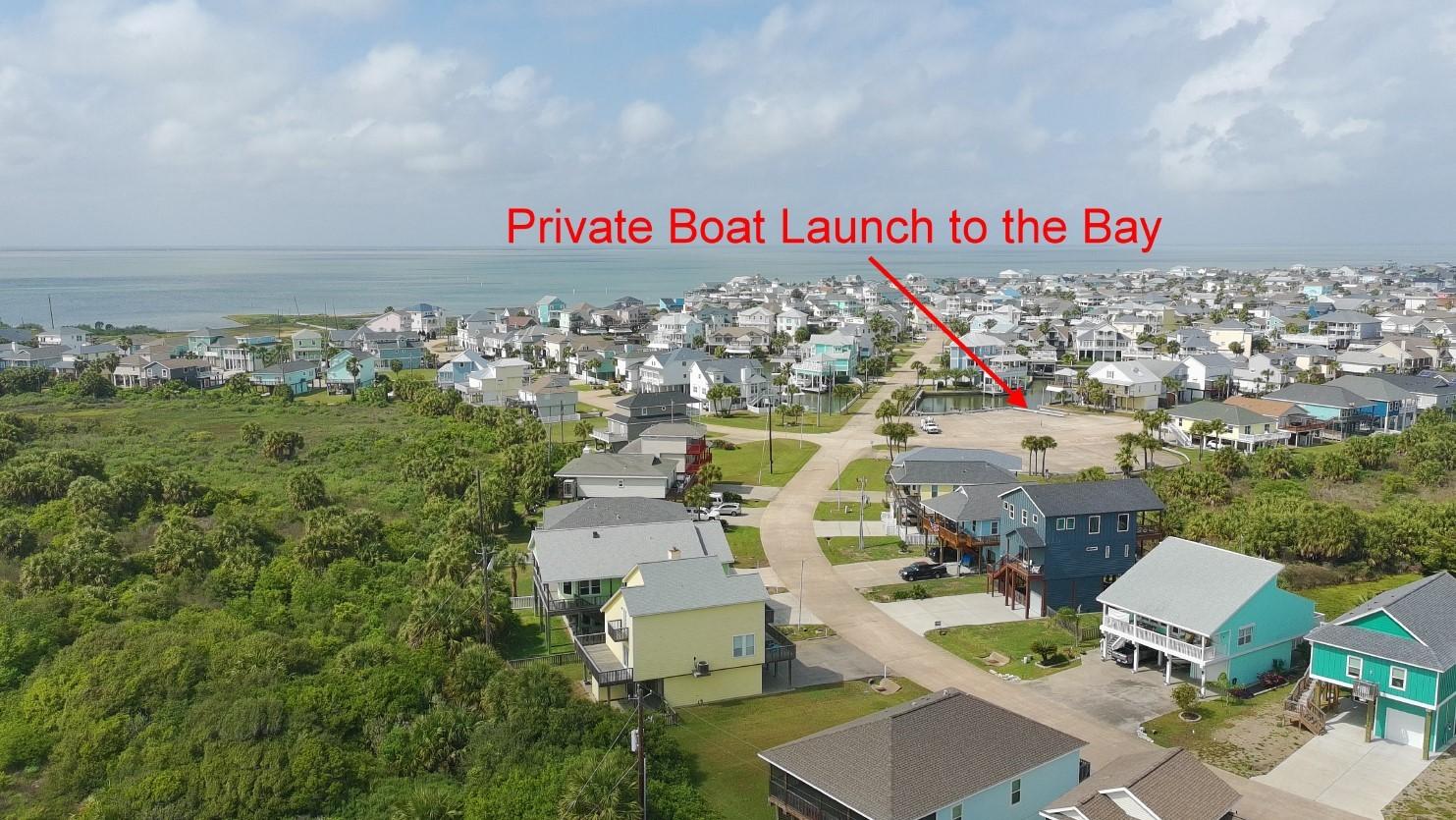 Image 2: Gated fishing pier for residents on the Bay side.