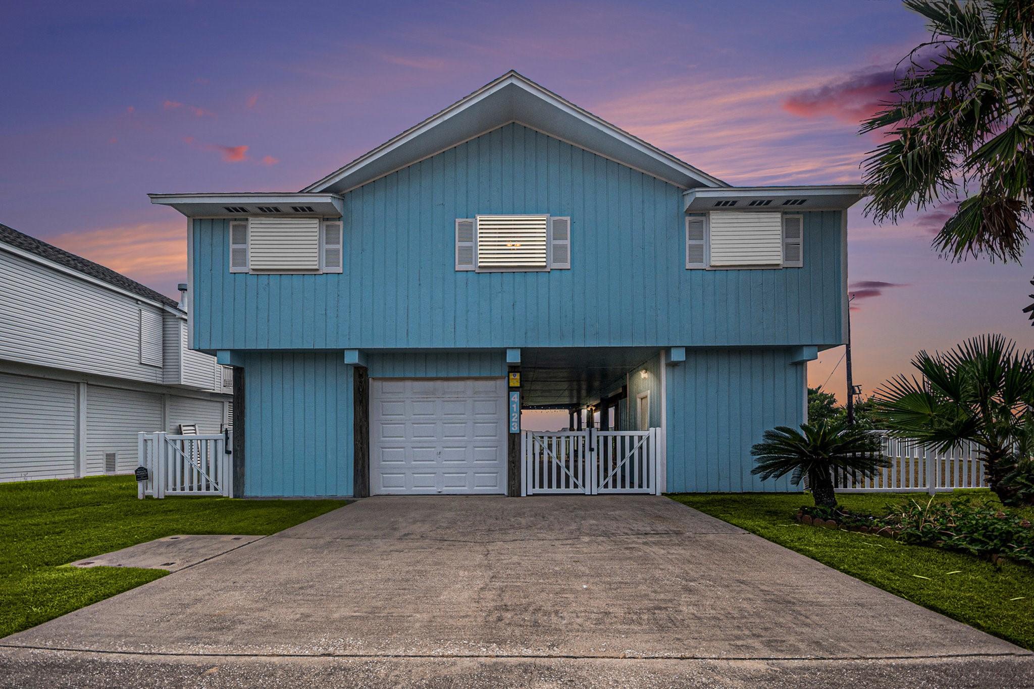 Image 4: Welcome to your favorite sunset beach house!