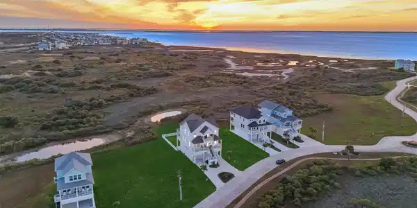 Image 2: Tranquil Shores of Pointe West offers a serene coa