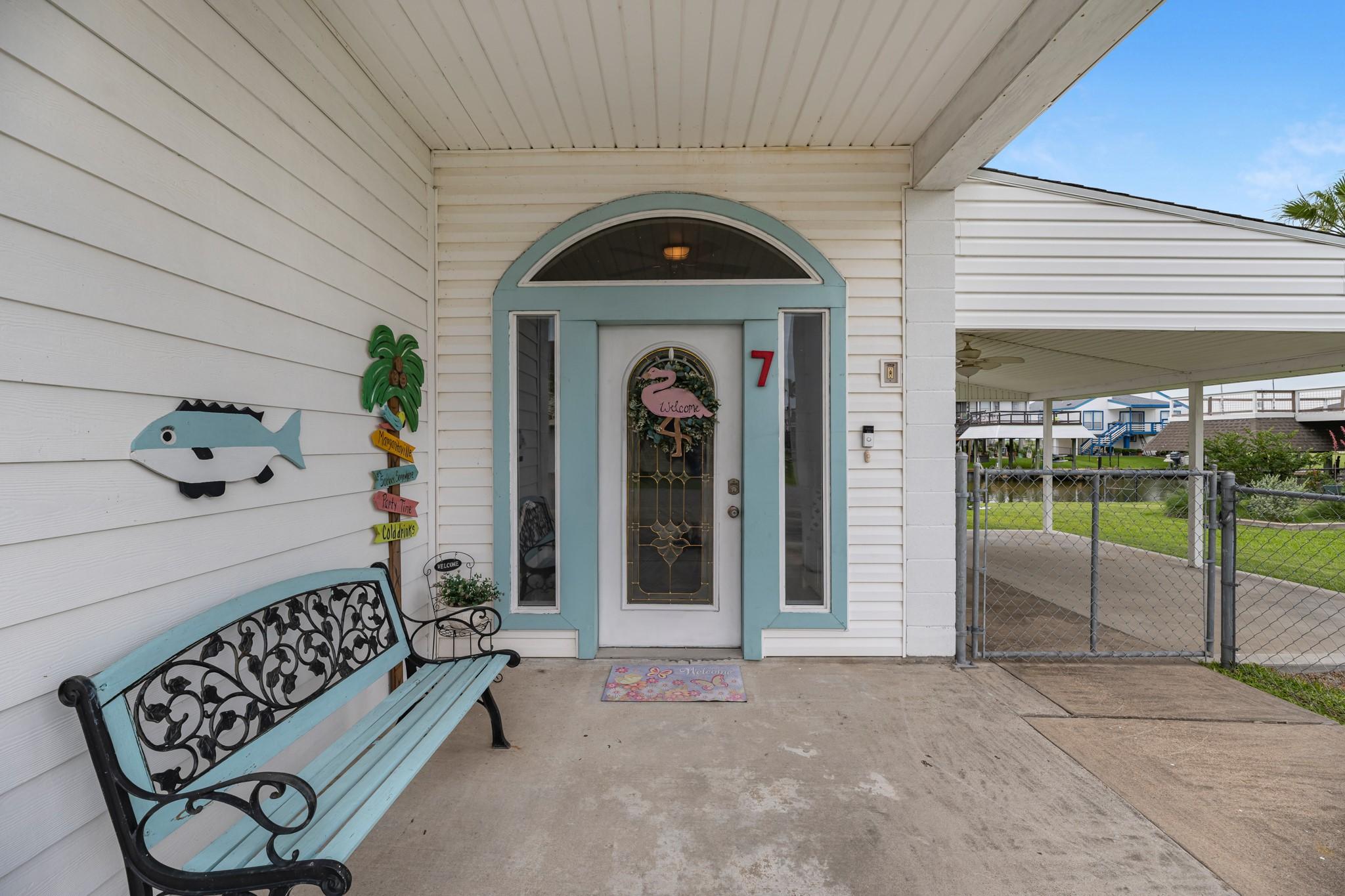 Image 3: Charming front entrance with a covered porch. **Si