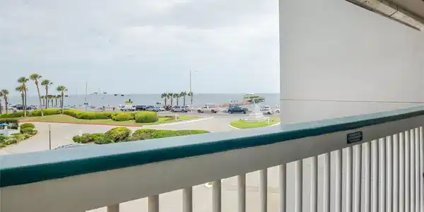 6102 Seawall Boulevard