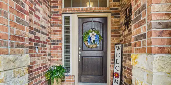 Image 4: Inviting Entryway
