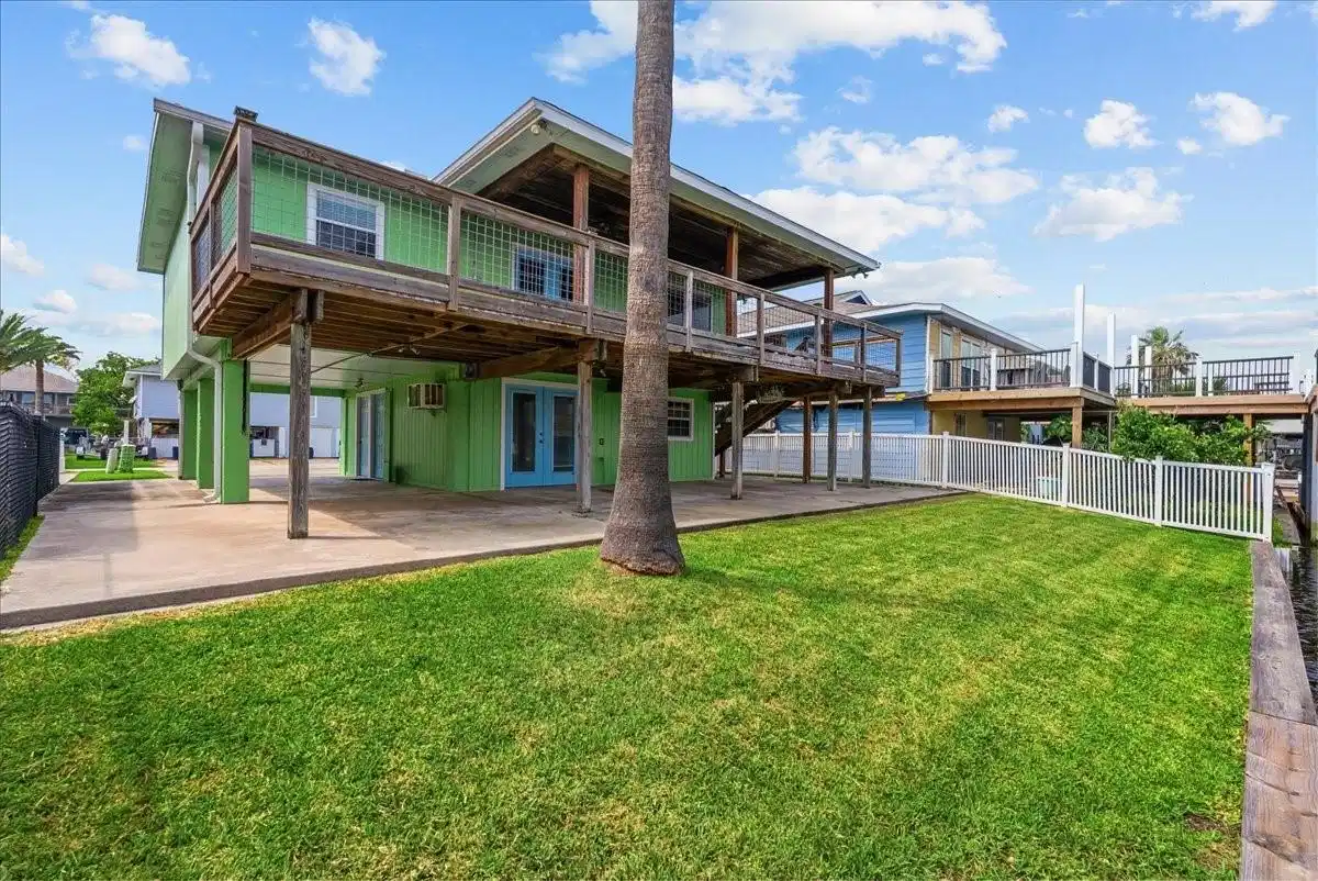 Image 1: Welcome to canal life in Bayou Vista