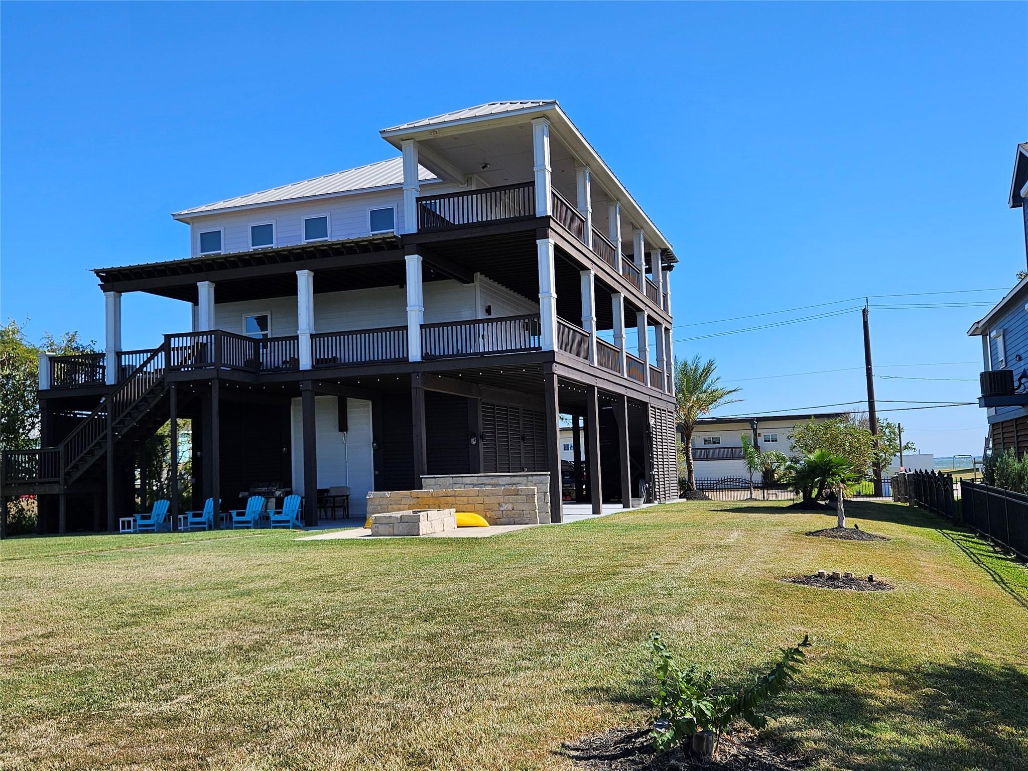 Image 3: Plenty of Yard for a Pool