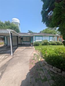 1102 Appomattox Drive N