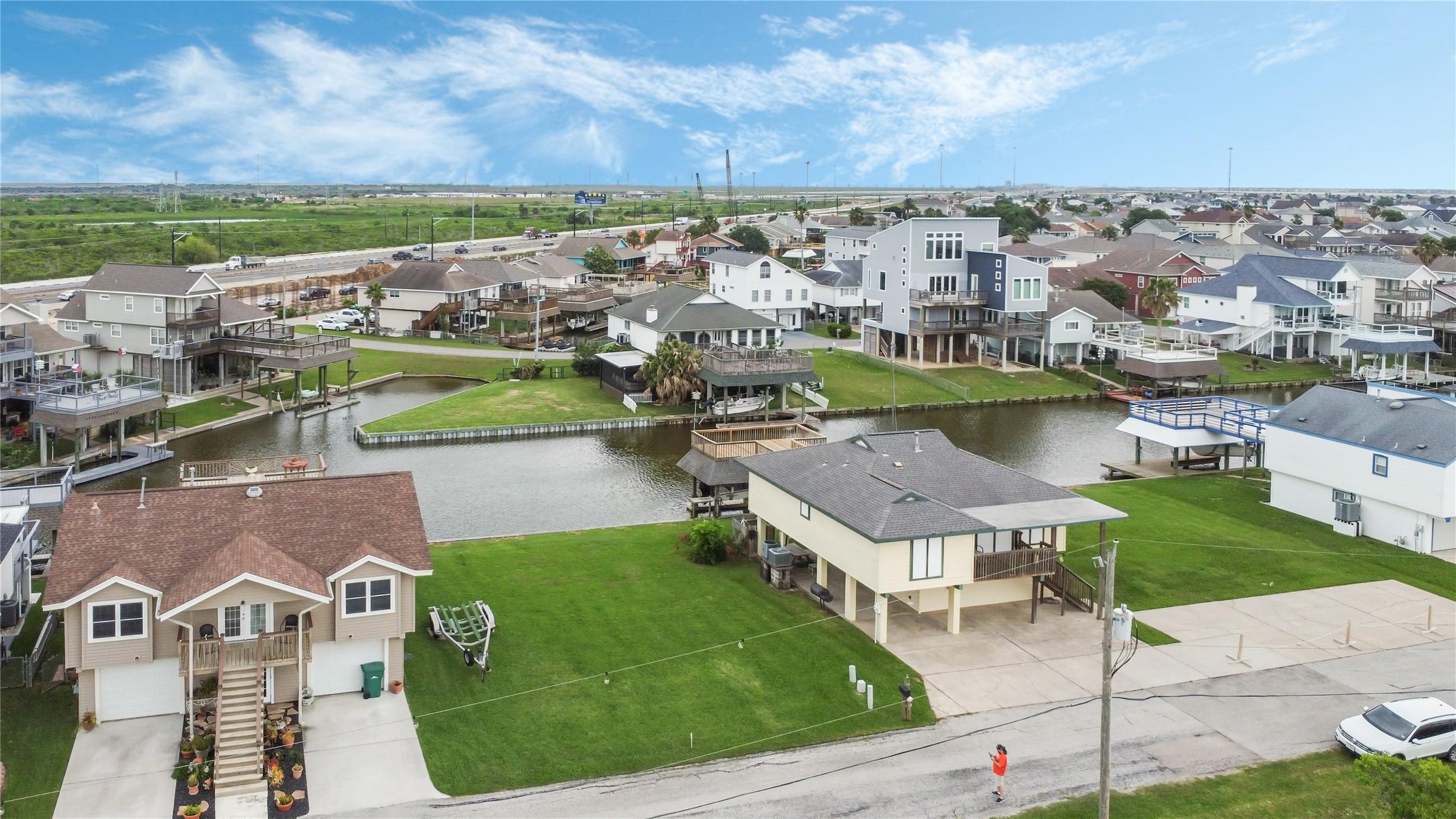Image 3: View of the lot with the canal in the backyard.