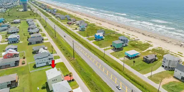 Image 2: Just a short walk away from the beach!