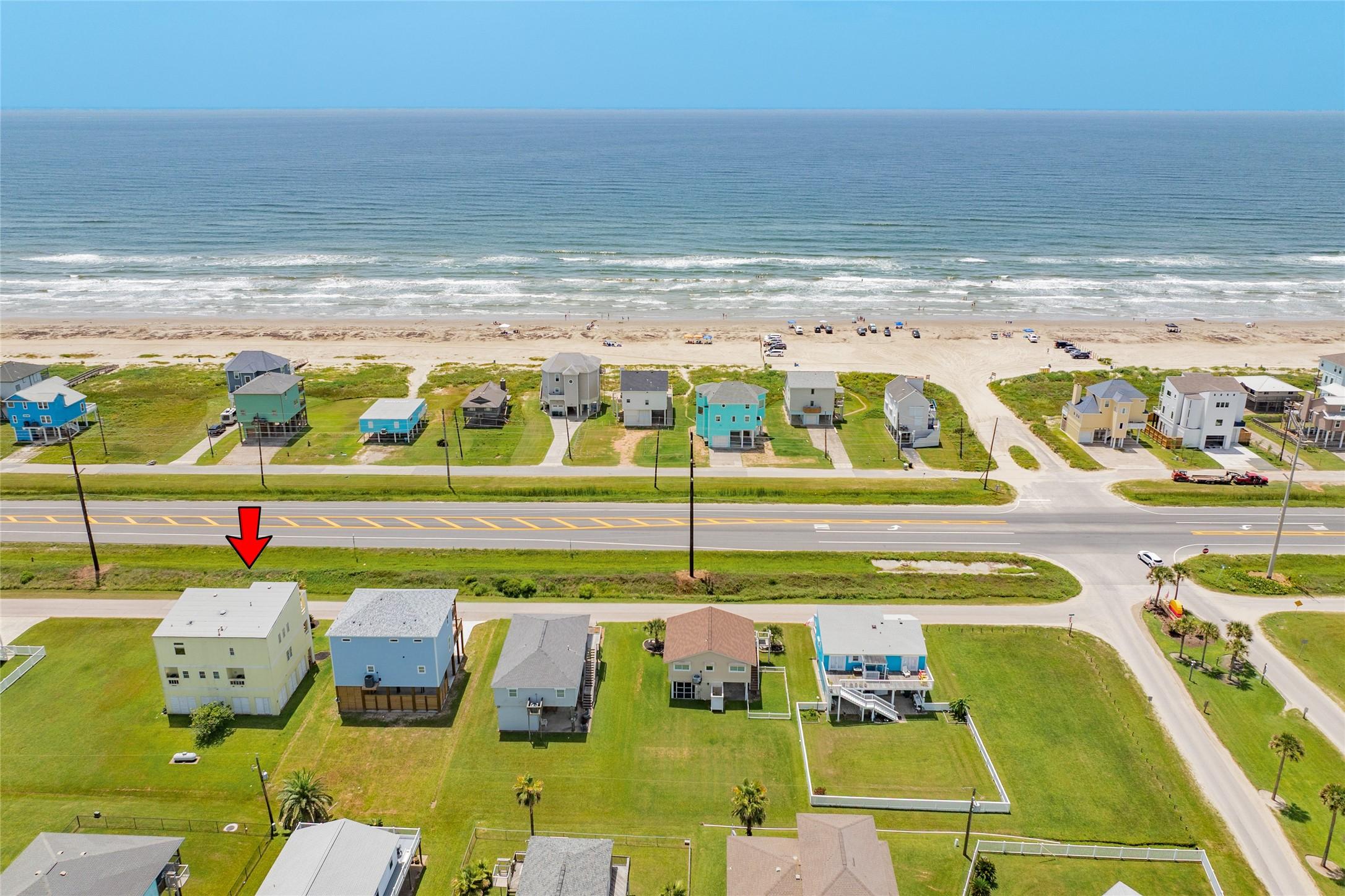 Image 3: Walkway to beach is just down the street