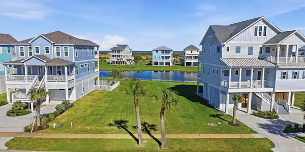 Image 4: This spacious homesite offers a wonderful opportun