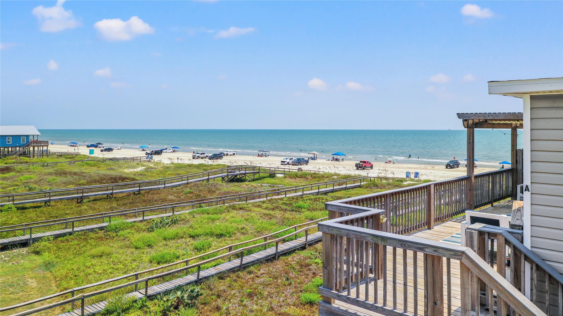 Image 3: Unobstructed water views!