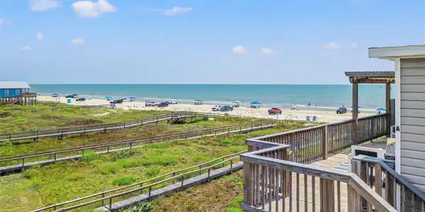 Image 3: Unobstructed water views!