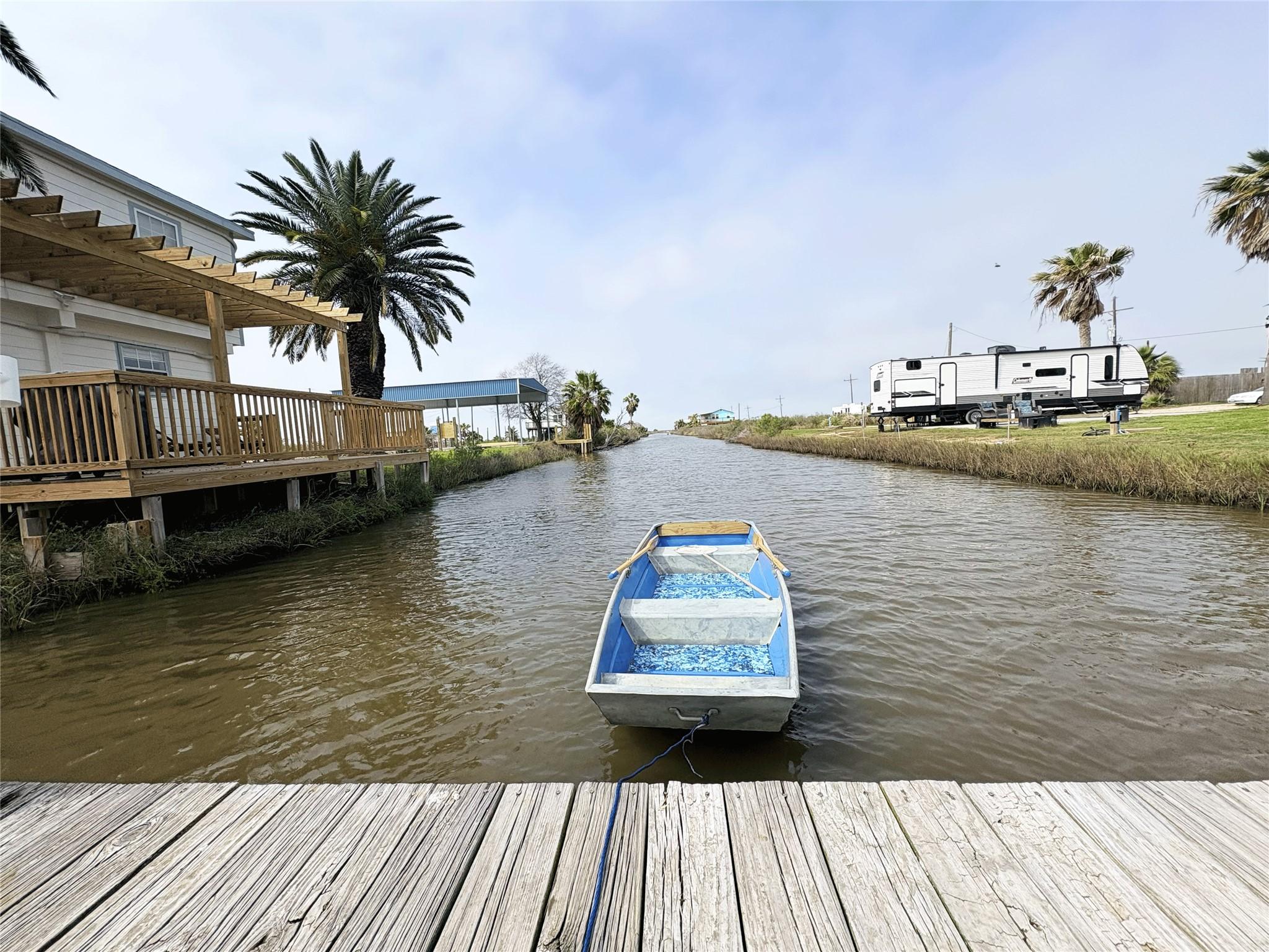 Image 2: Jon boat included! Enjoy paddling up and down the