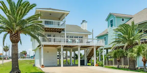 Image 3: Extra large driveway can accommodate both cars and