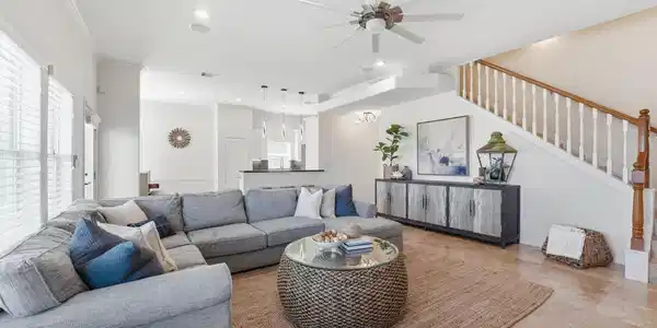 Image 2: Comfortable and spacious living room designed for