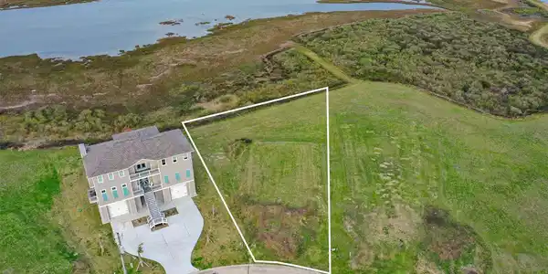 Image 2: *Lot lines are estimates. Refer to survey or plat.