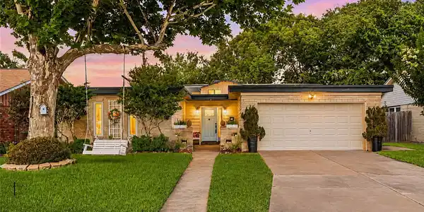 1809 Driftwood Lane