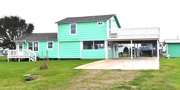Image 2: Good high elevation, double drive and room for abo