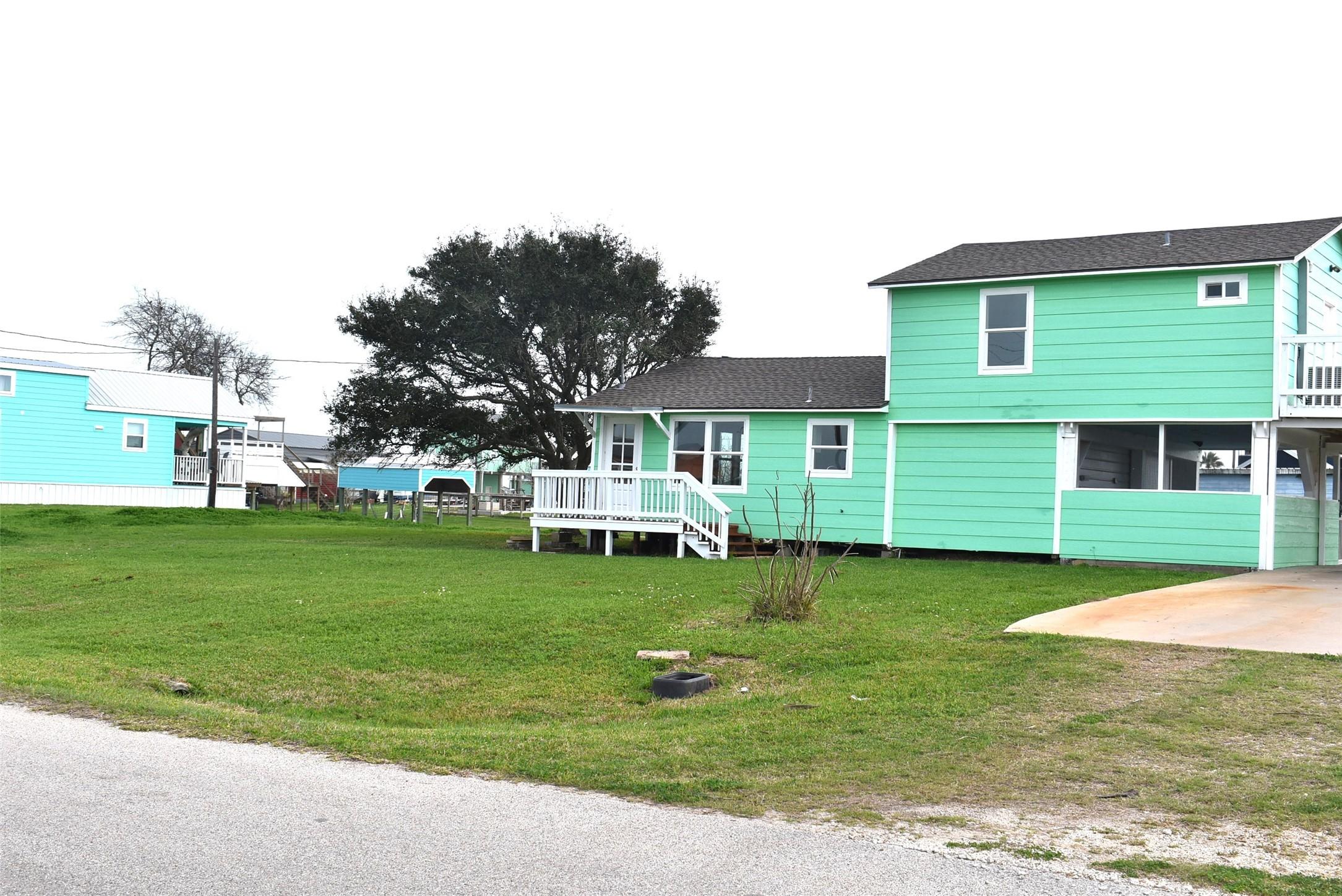 Image 3: Two nice lots and not to close to neighbors