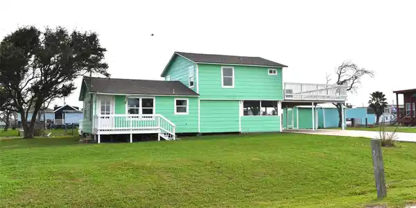 Image 4: Front door and porch for lots of fresh air