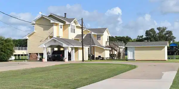 Image 3: Two lots with circle drive, nice covered carport
