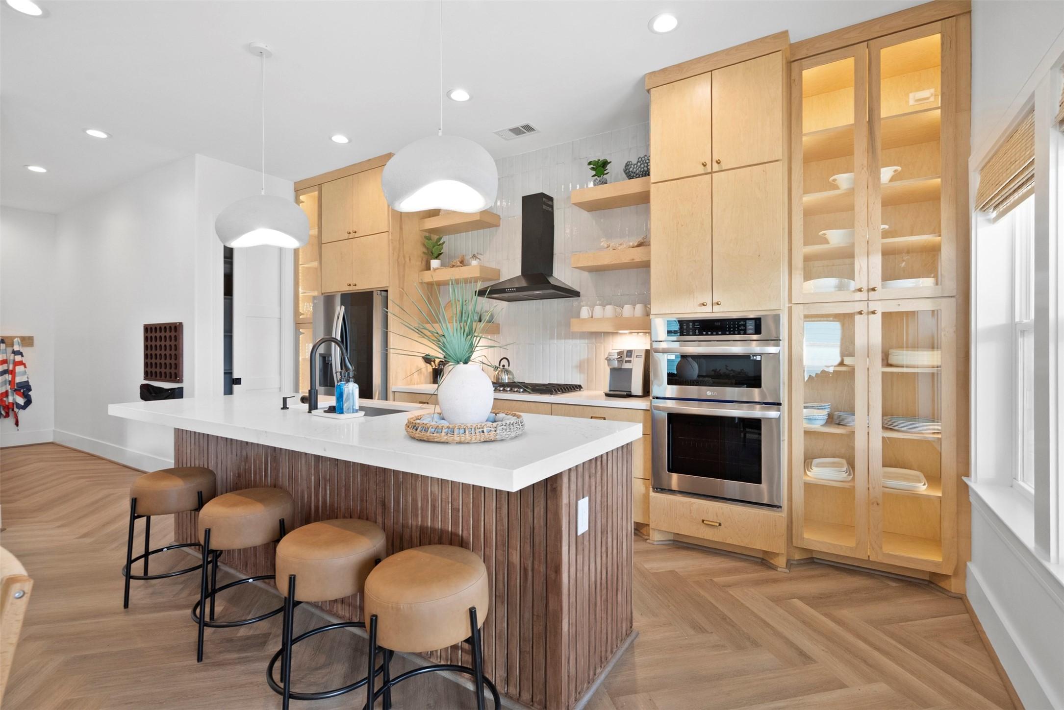 Image 3: SLEEK SIMPLICITY meets NATURAL WARMTH in this Japa