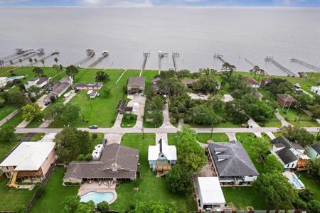 2521 Cliff Drive