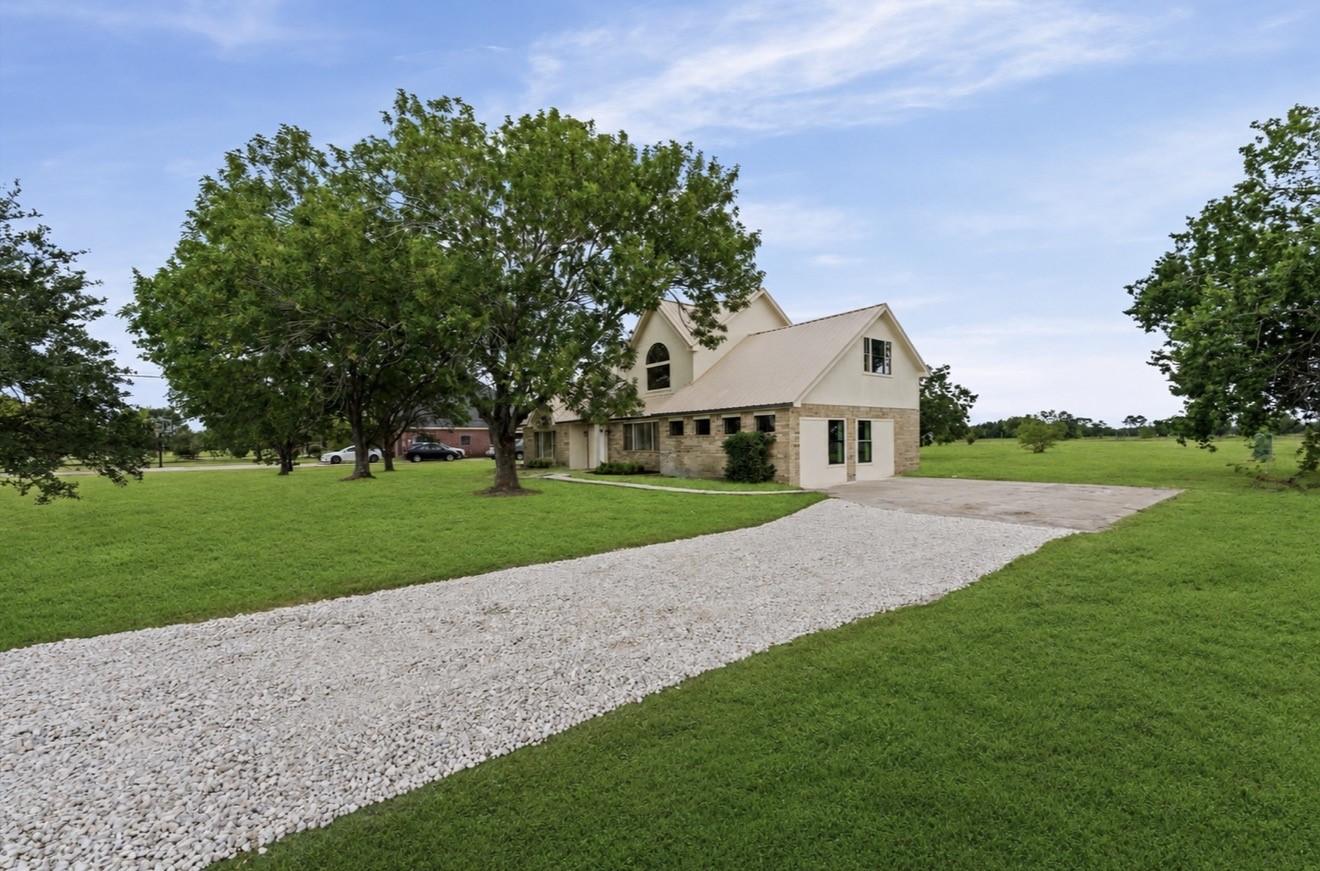 Image 4: Drive into your new home on a freshly laid drivewa