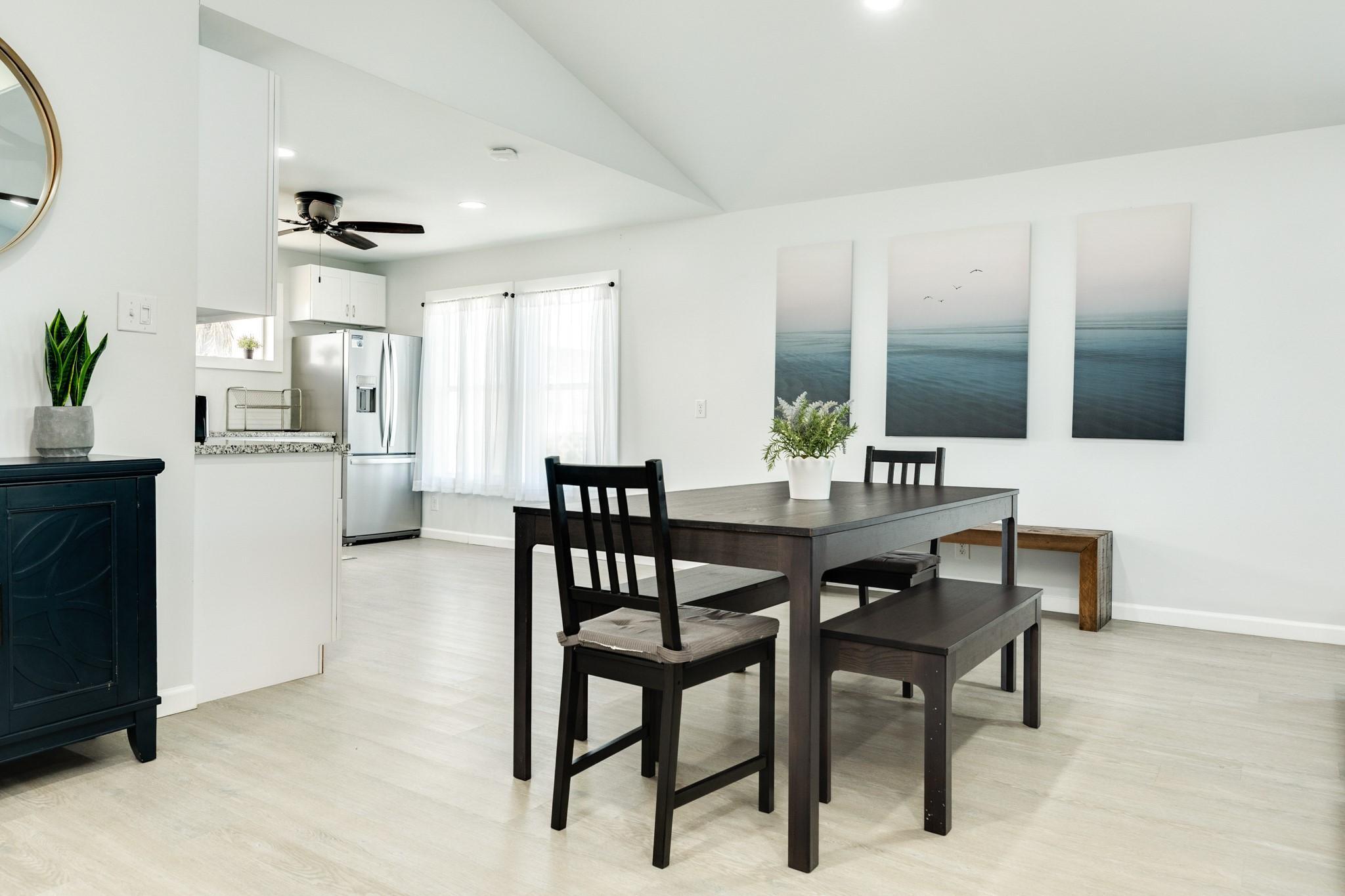 Image 3: Dining Area &ndash; Simple, elegant dining area with sty