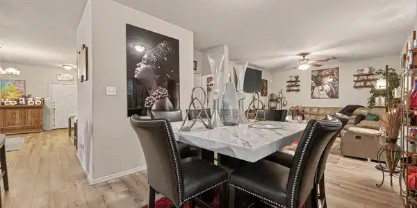 Image 3: Stylish dining area