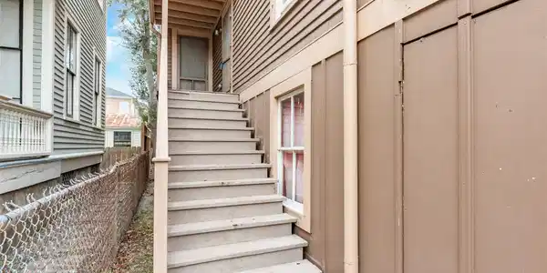 Image 4: Entry to 1st level from left side of house