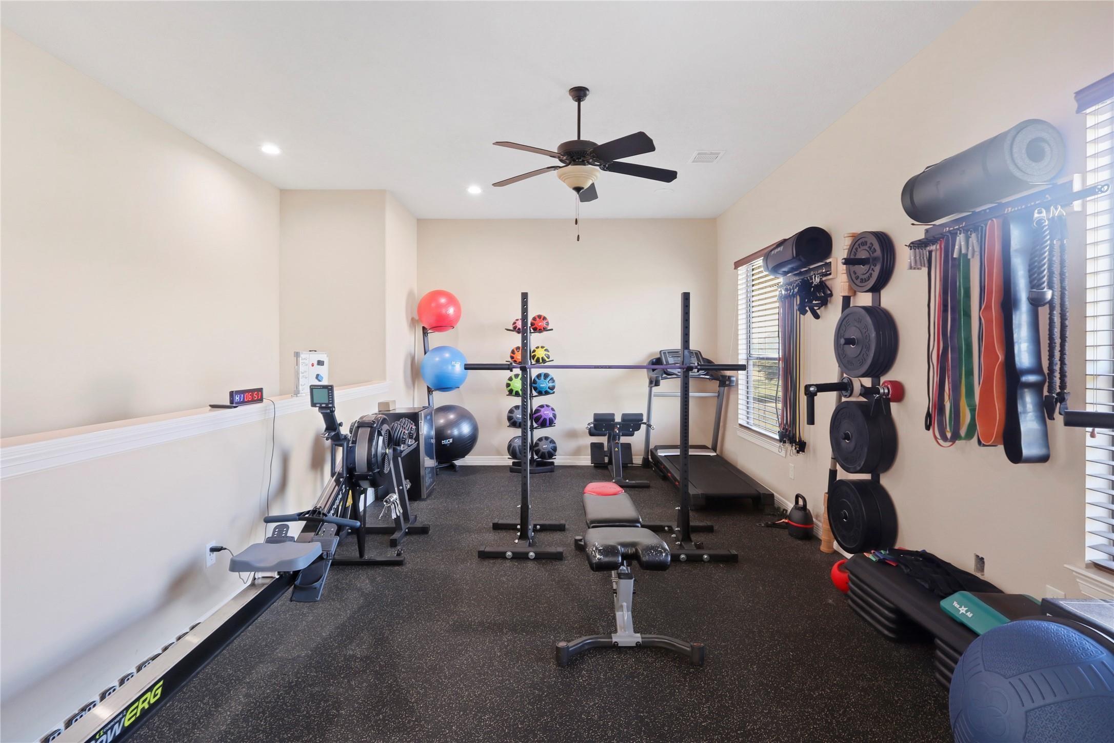 Image 4: Fully Equipped Gym