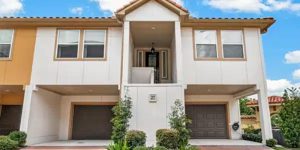 27 W Oaks Drive