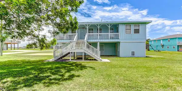 956 Surfview Road