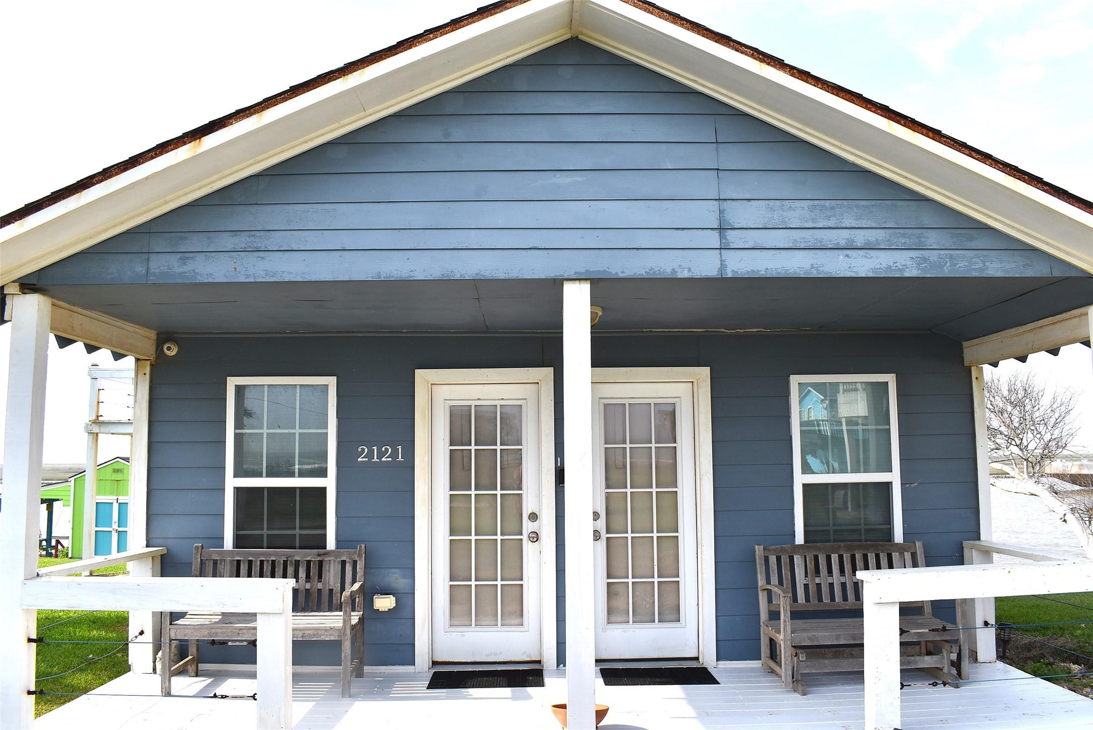 Image 2: Covered front porch