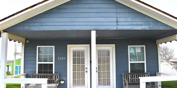 Image 2: Covered front porch
