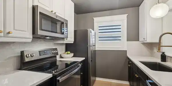 Image 4: Fully updated kitchen with plenty of counter space